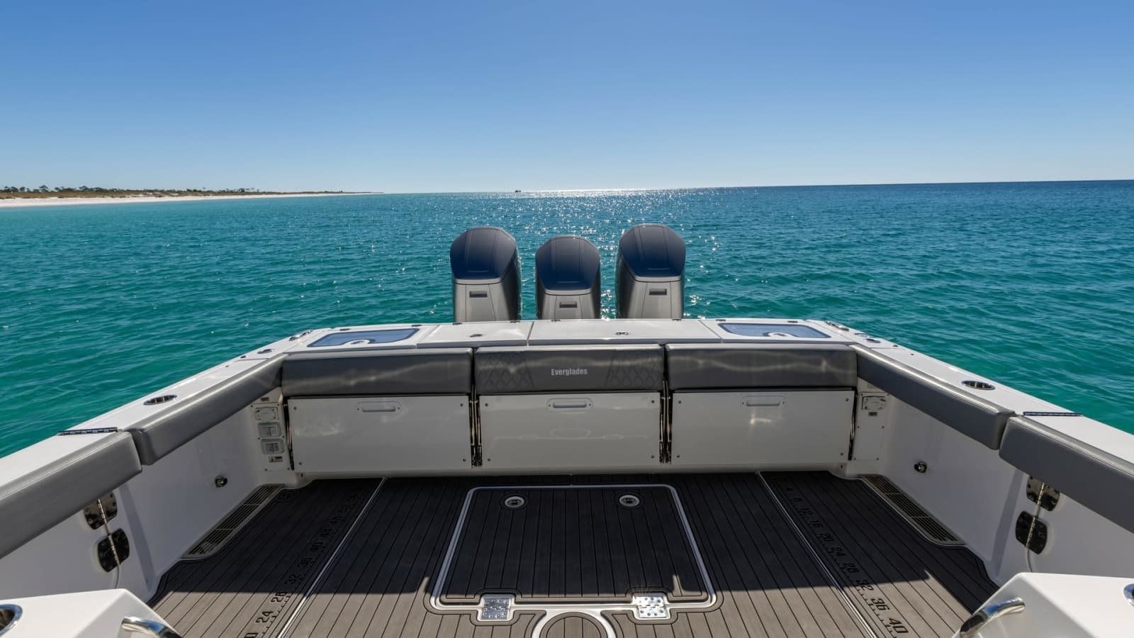 2024 Everglades 455 Center Console - Photo 2
