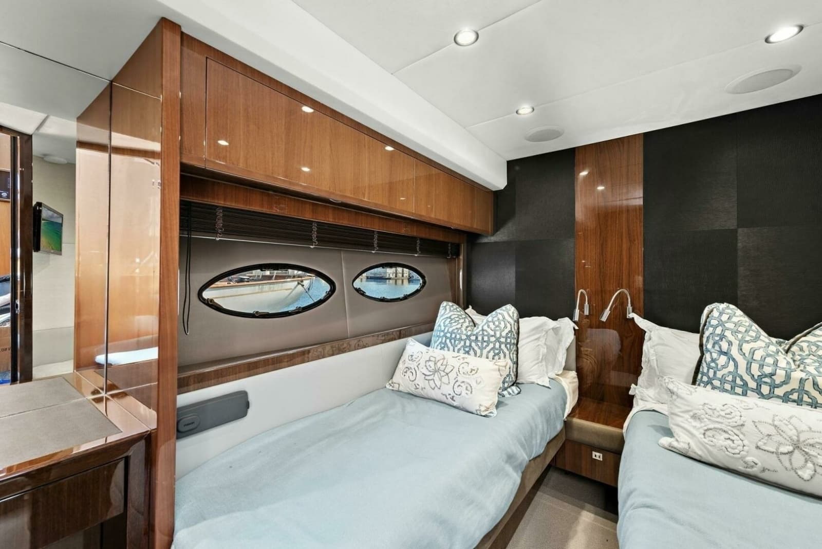 2015 Princess 72 Motoryacht - Photo 33