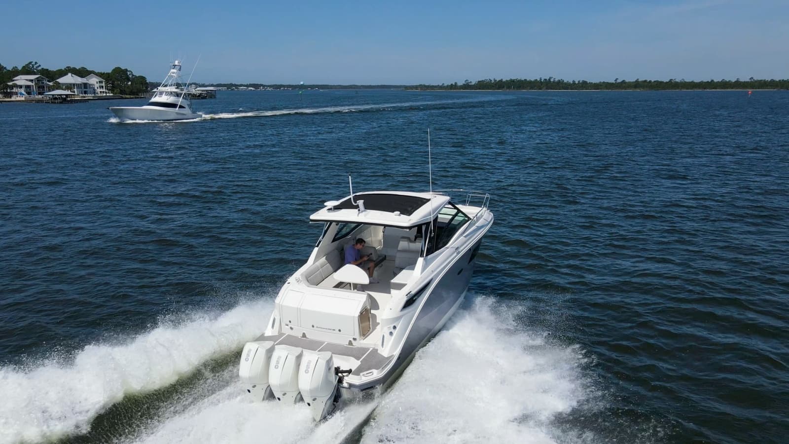 2022 Sea Ray 320 Sundancer OB - Photo 38