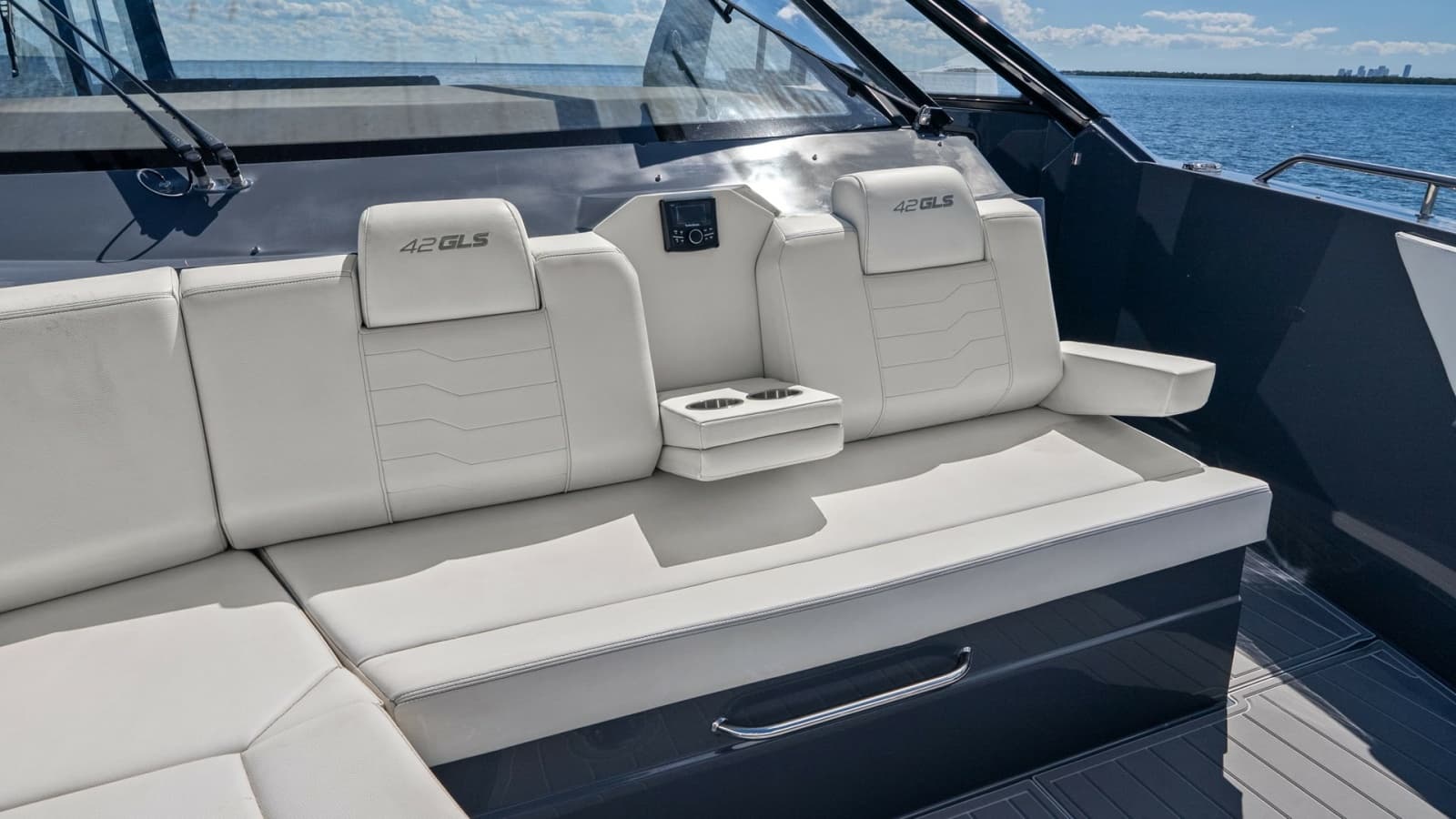 2023 Cruisers Yachts 42 GLS - Photo 21