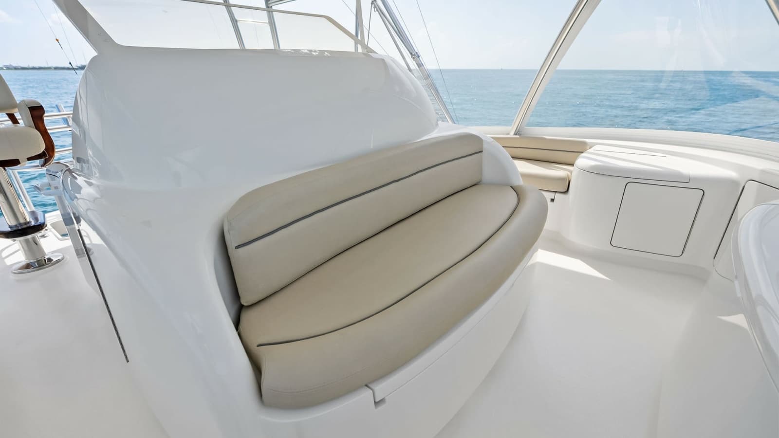 2018 Viking 62 Convertible - Photo 52