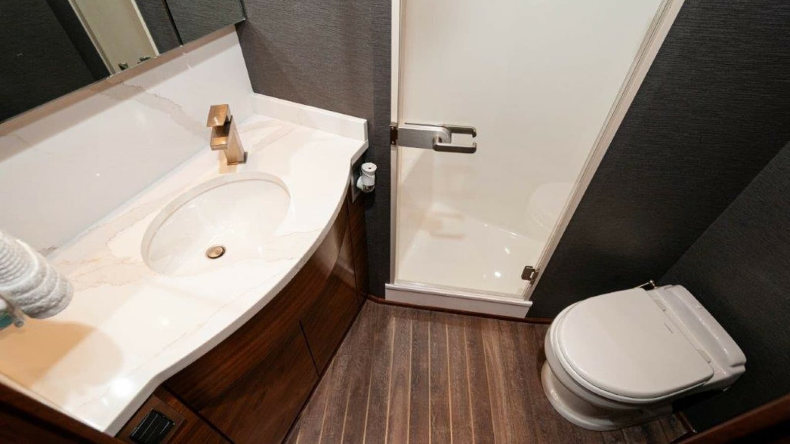2025 Viking 58 Convertible - Photo 23