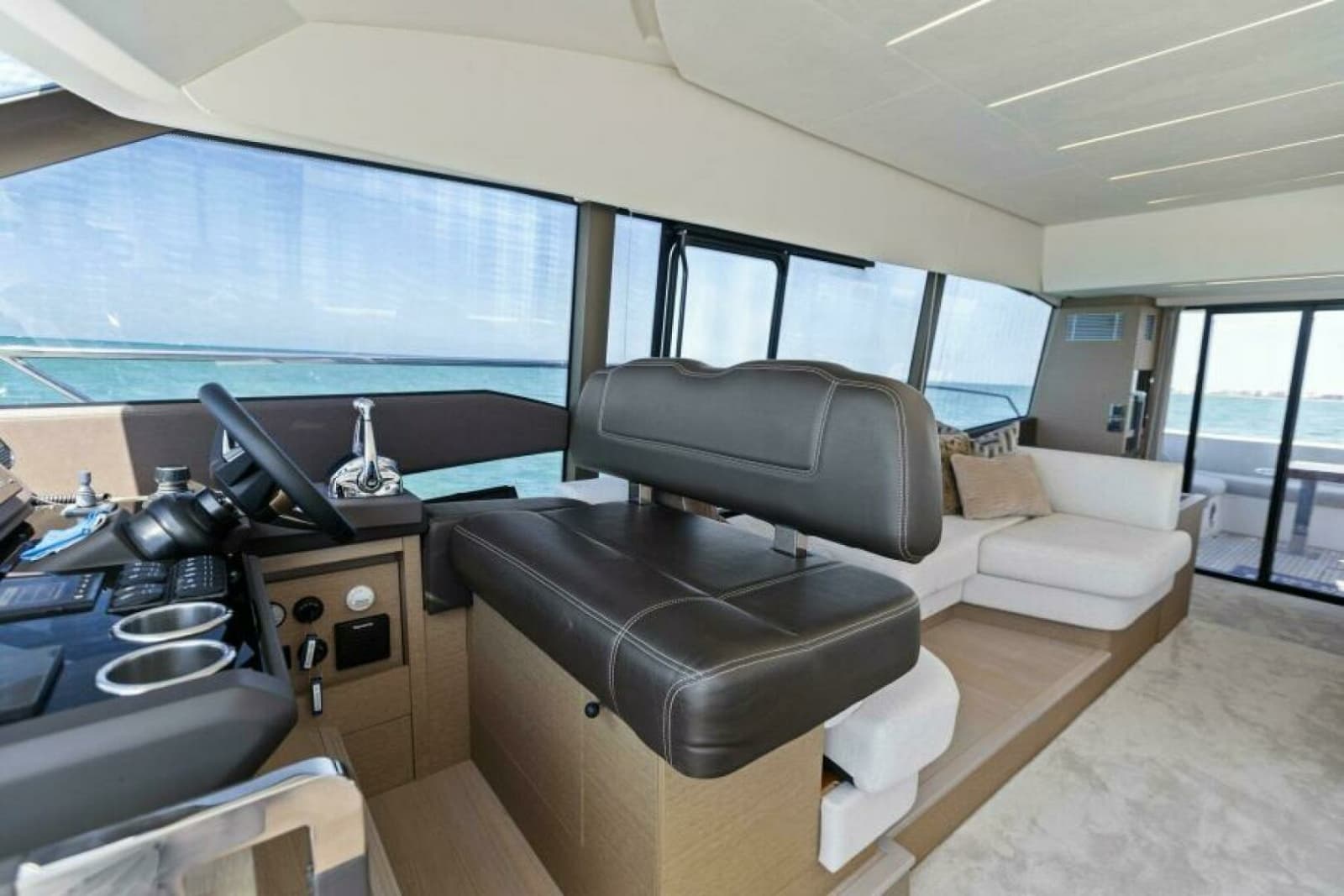 2022 Prestige 590 Flybridge - Photo 18