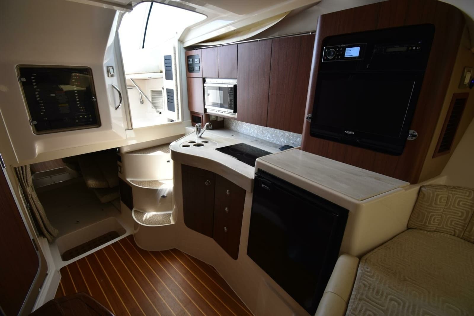 2016 Grady-White 330 Express - Photo 17