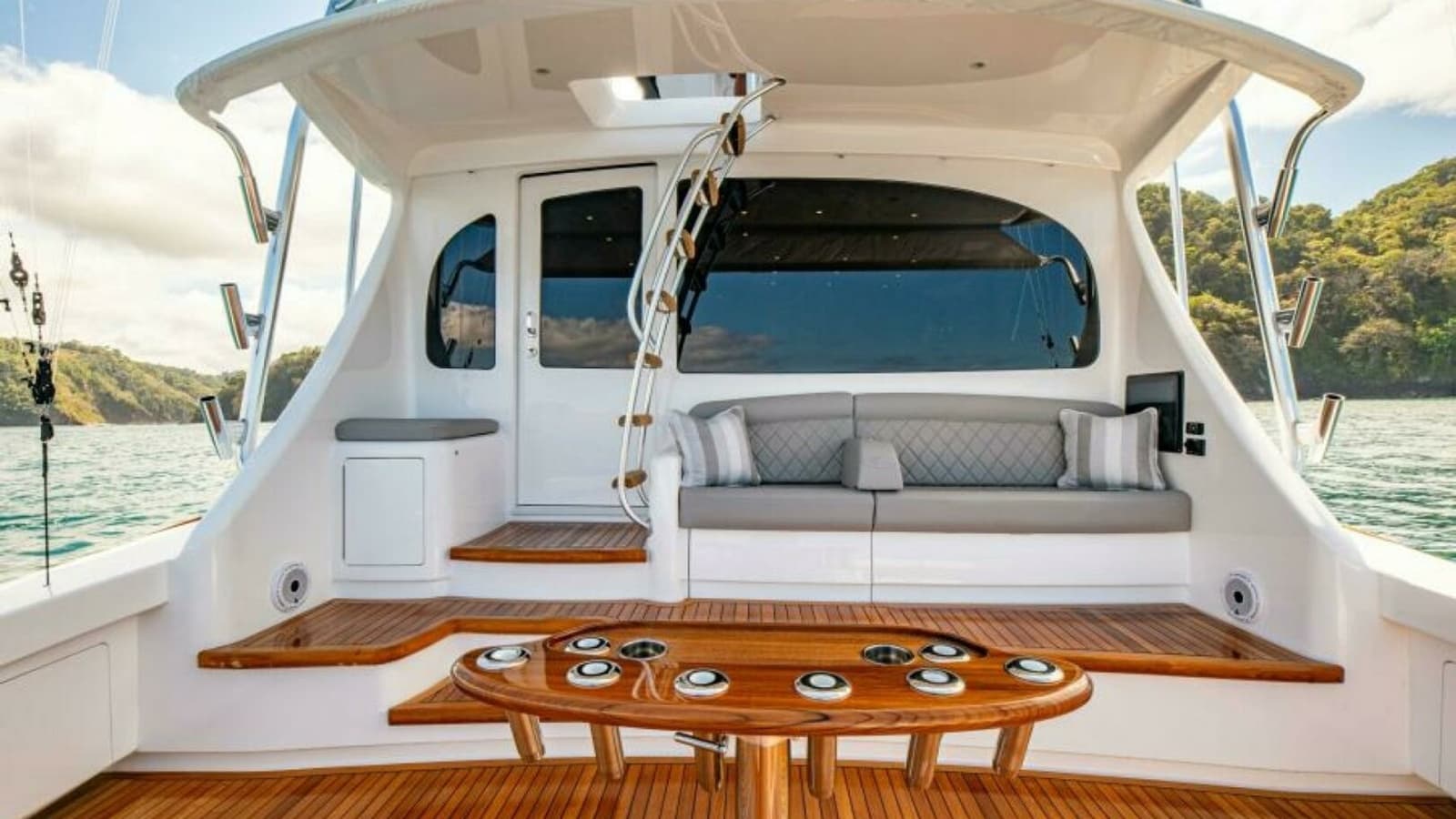 2023 Viking 64 Convertible - Photo 38