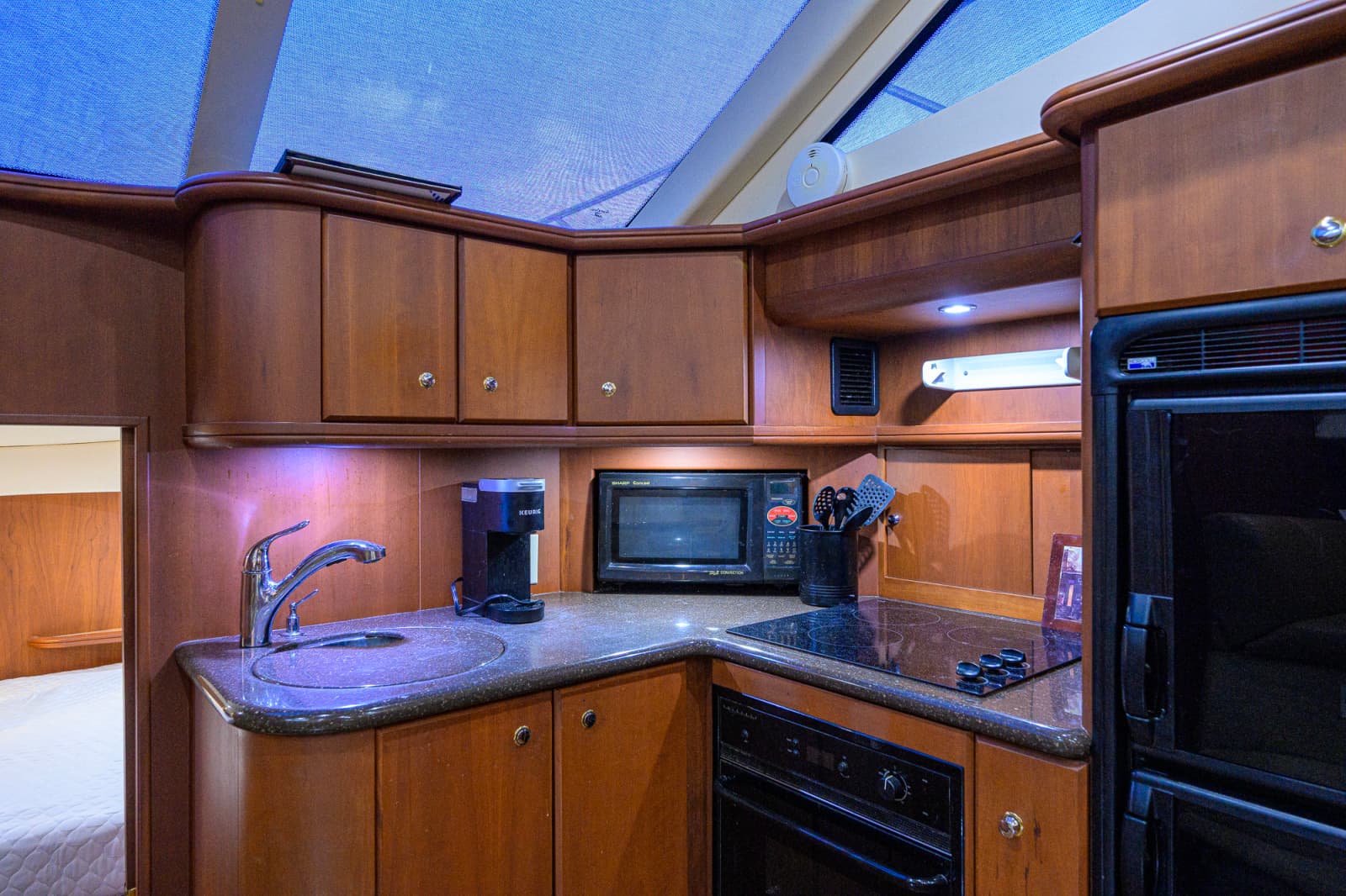 2005 Silverton 39 Motor Yacht - Photo 30