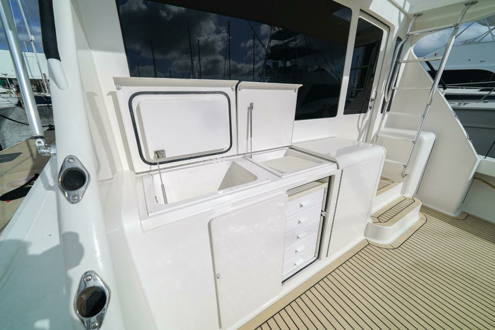 2007 Viking 45 Convertible - Photo 26