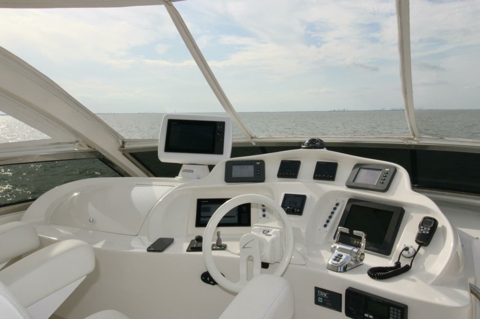 2007 Lazzara Yachts 74 Motor Yacht - Photo 3