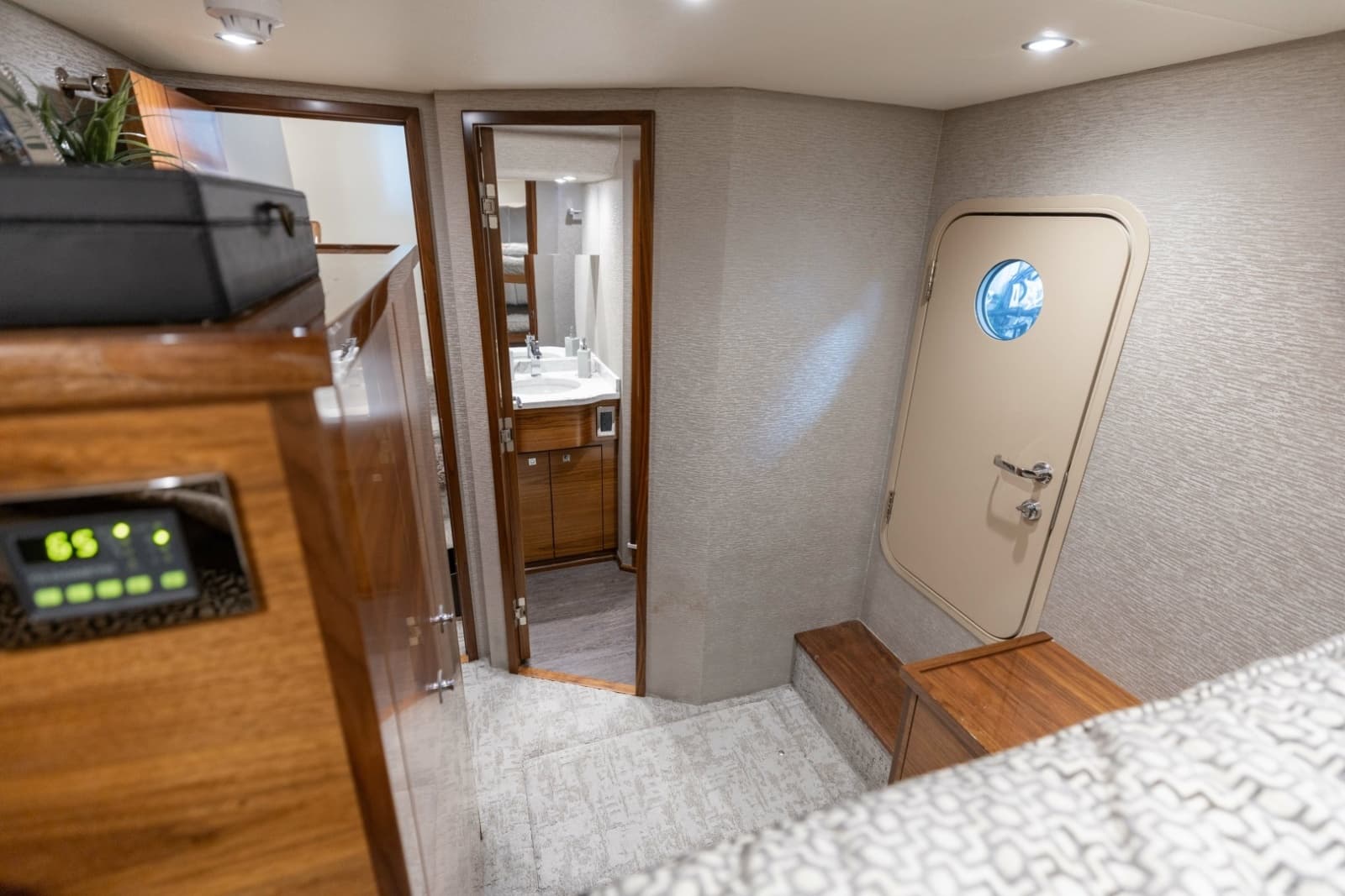 2023 Viking 72 Convertible - Photo 62
