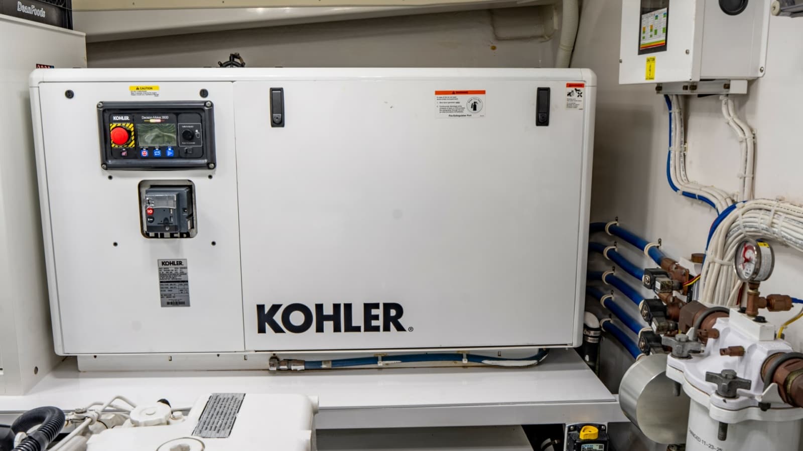 2020 Viking 92 Skybridge - Photo 58