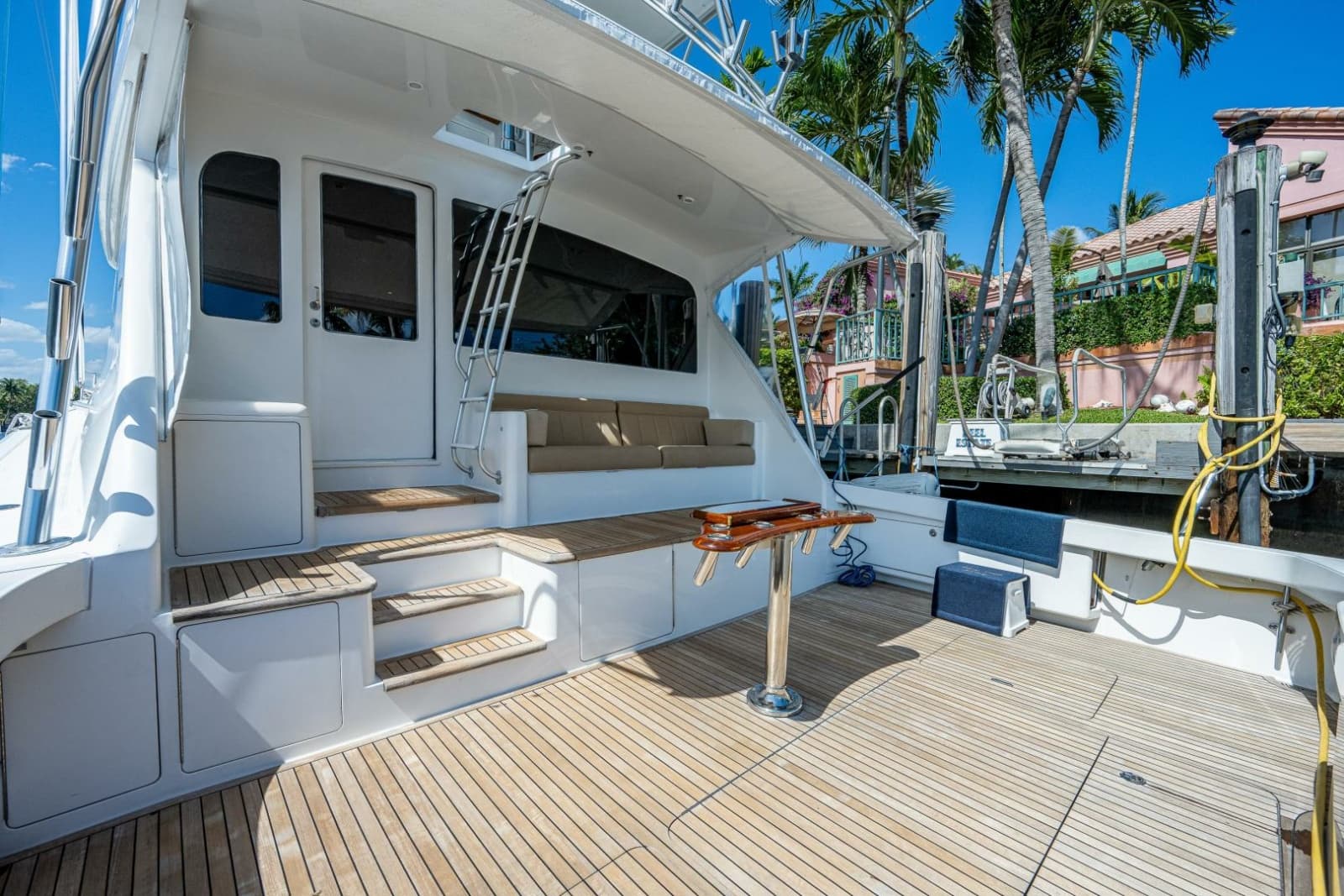 2005 Viking 74 Convertible - Photo 48