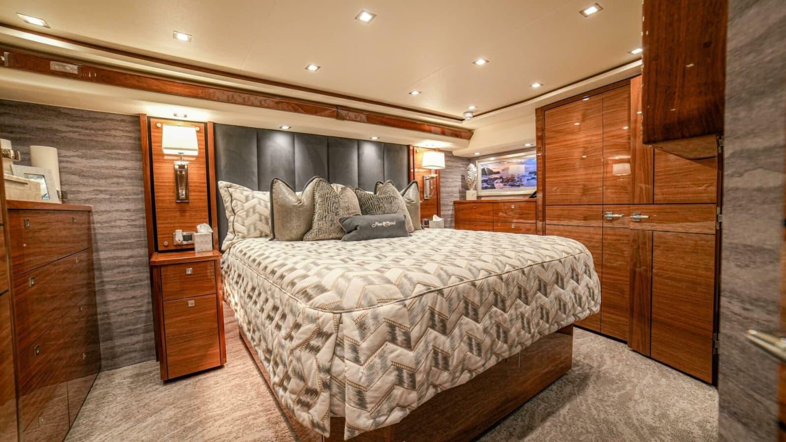 2023 Viking 72 Convertible - Photo 77