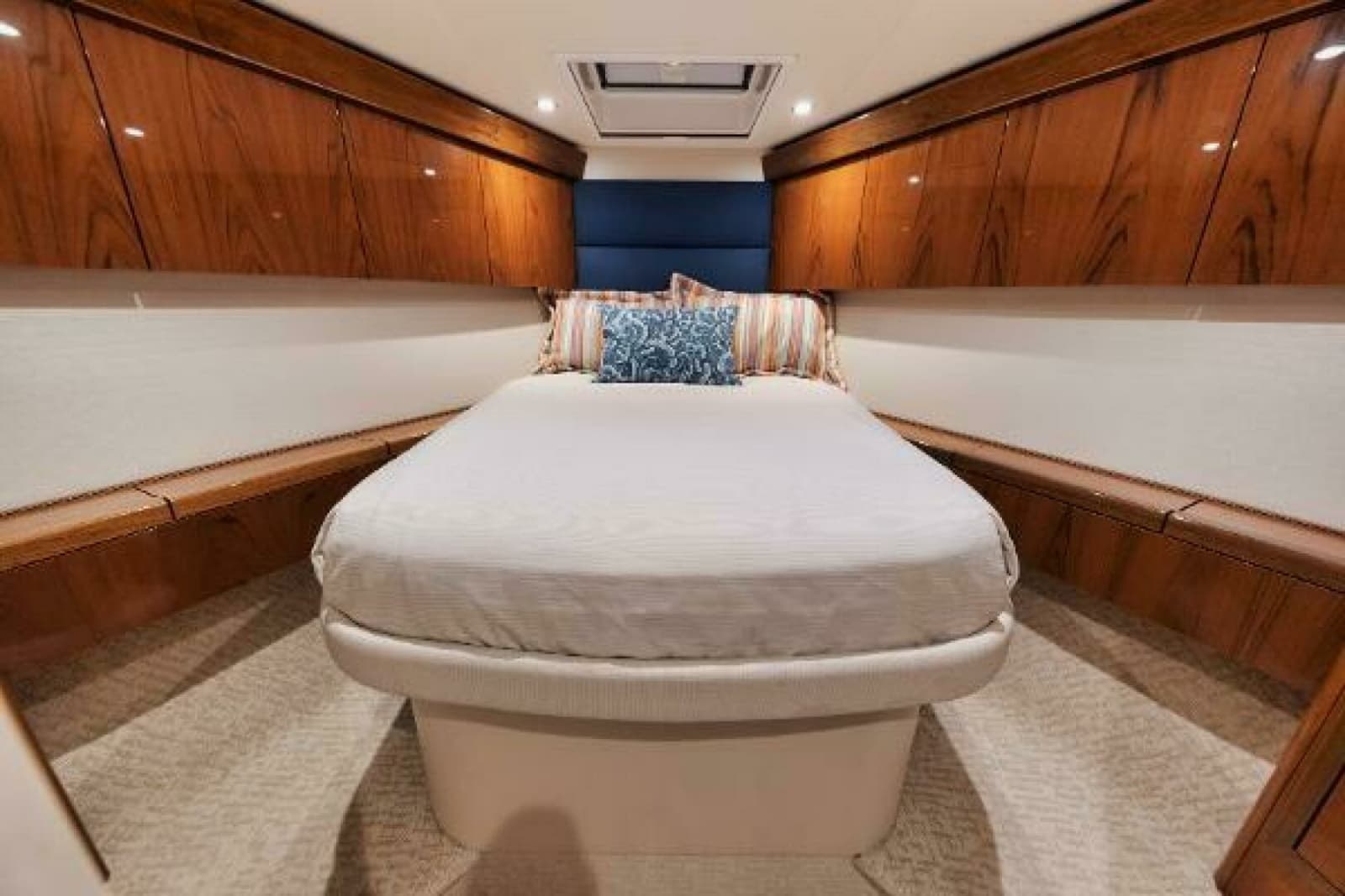 2018 Hatteras GT54 - Photo 24