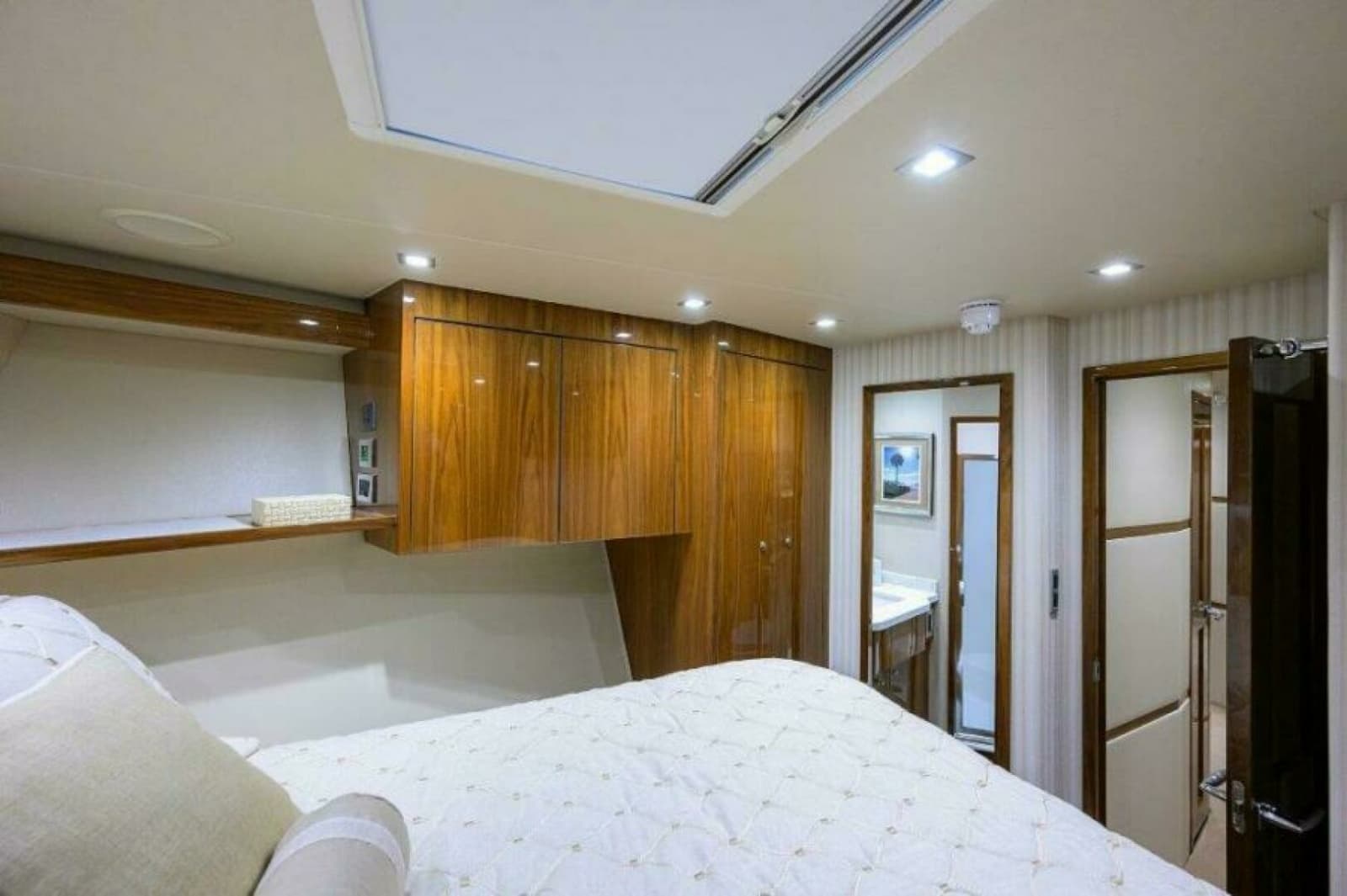 2020 Viking 72 Convertible - Photo 19