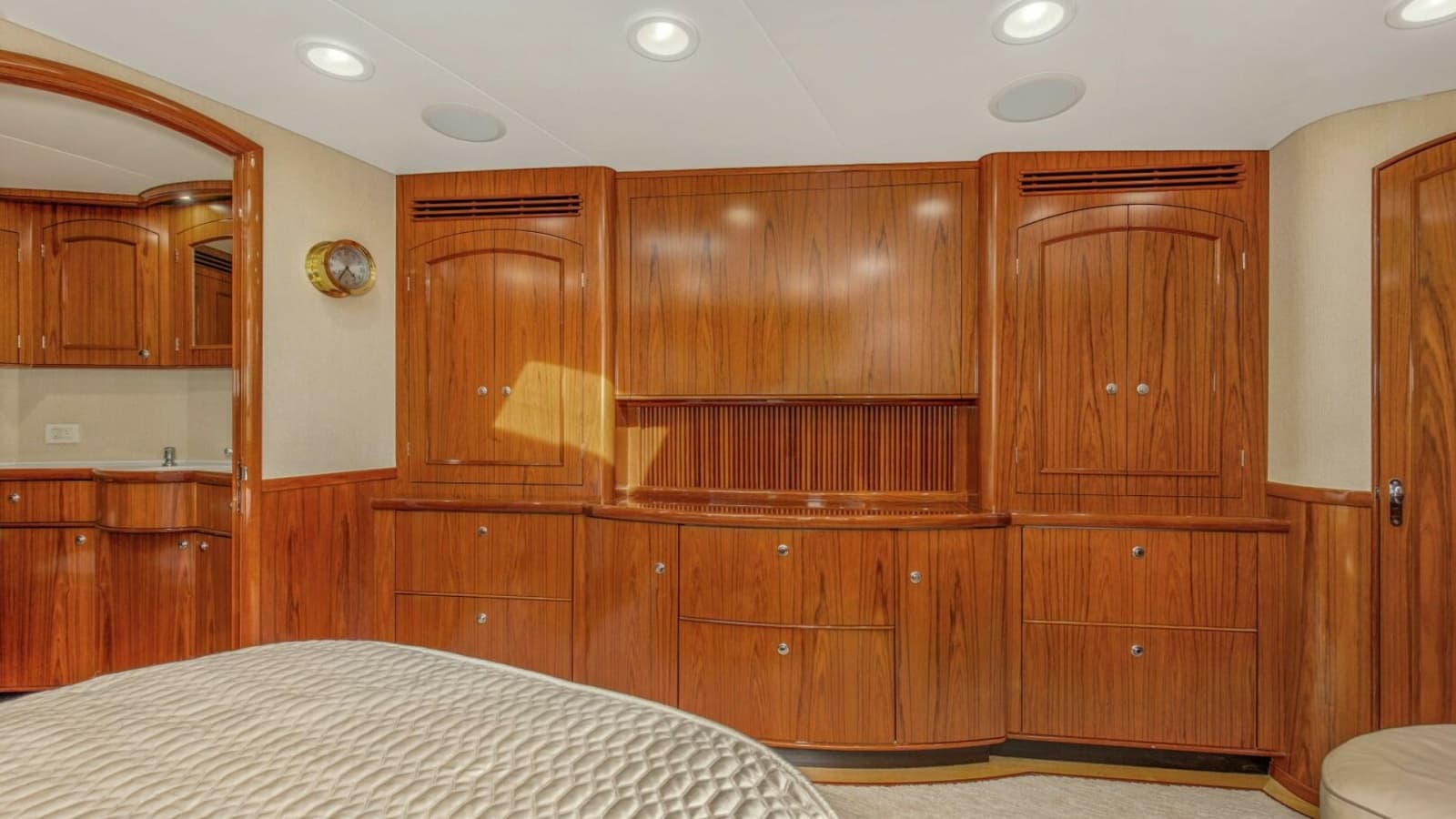 2005 Whiticar 76 Enclosed Bridge - Photo 20