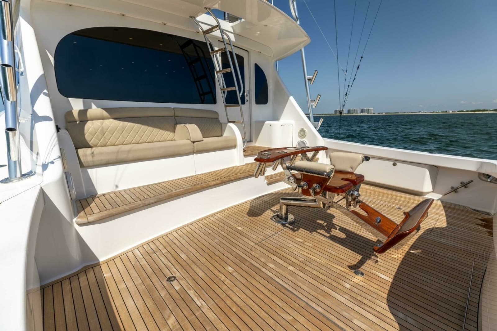 2018 Viking 62 Convertible - Photo 34