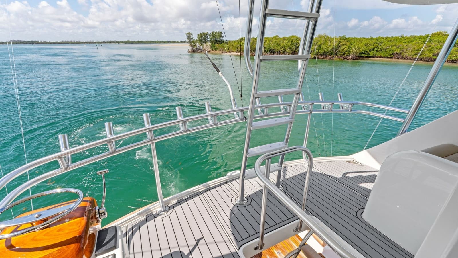 2016 Viking 80 Enclosed Bridge - Photo 98