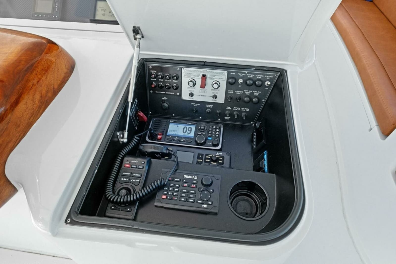 2012 Viking 82 Convertible - Photo 165