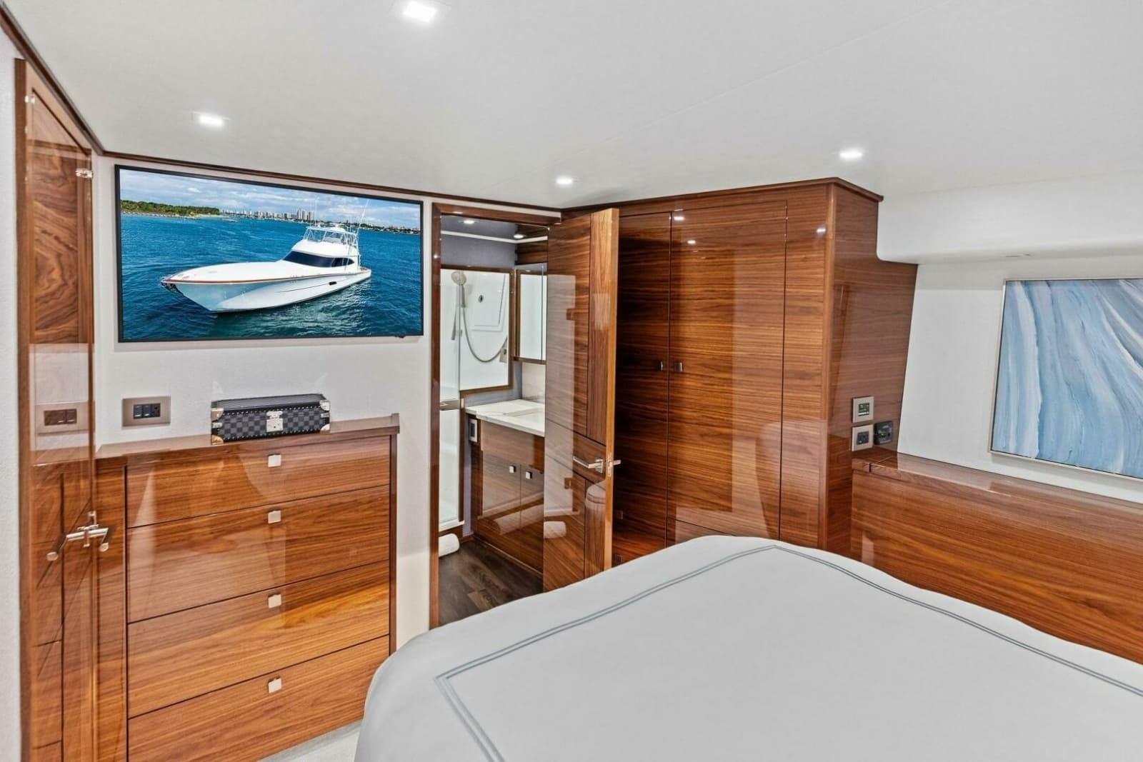 2026 Viking 82 Convertible - Photo 117