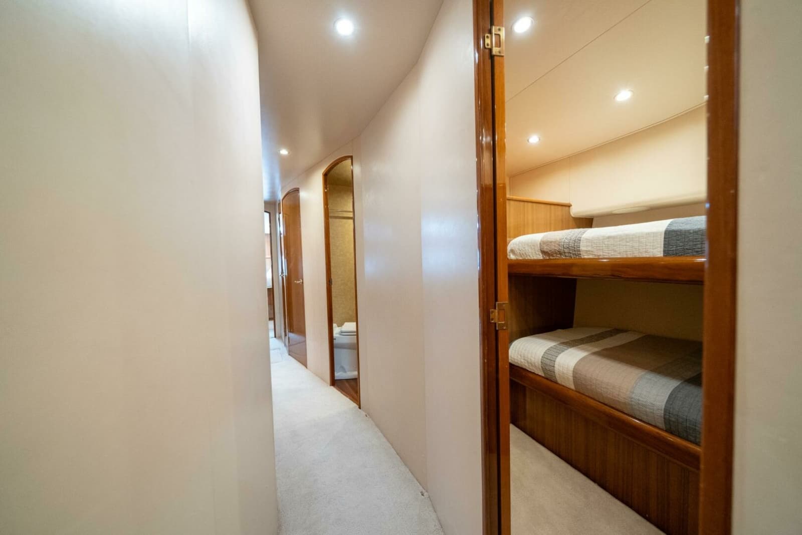 2006 Viking 68 Convertible - Photo 47