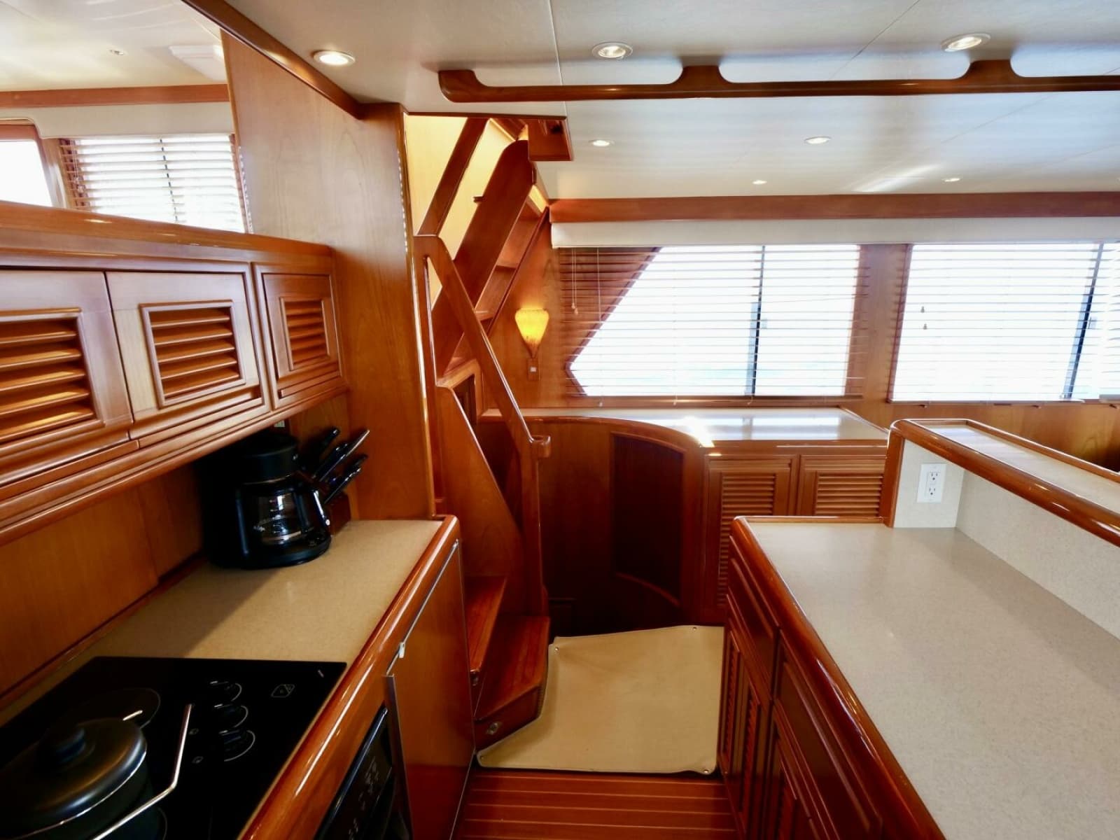 2000 Offshore Yachts 62 Pilothouse - Photo 9