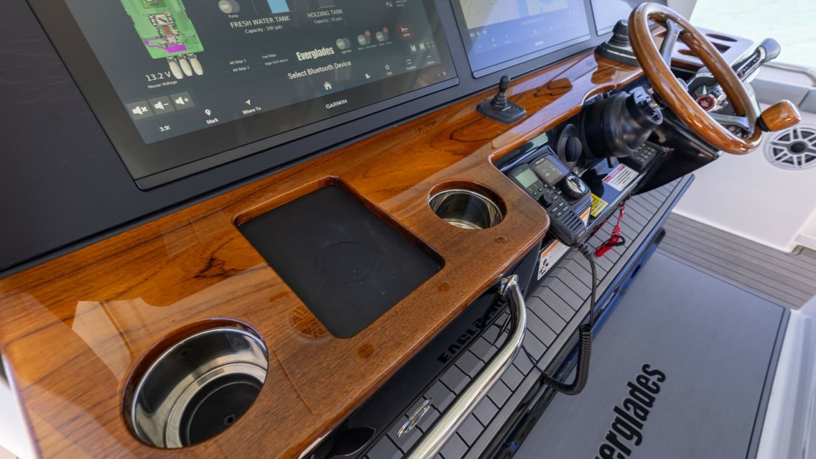 2024 Everglades 455 Center Console - Photo 25