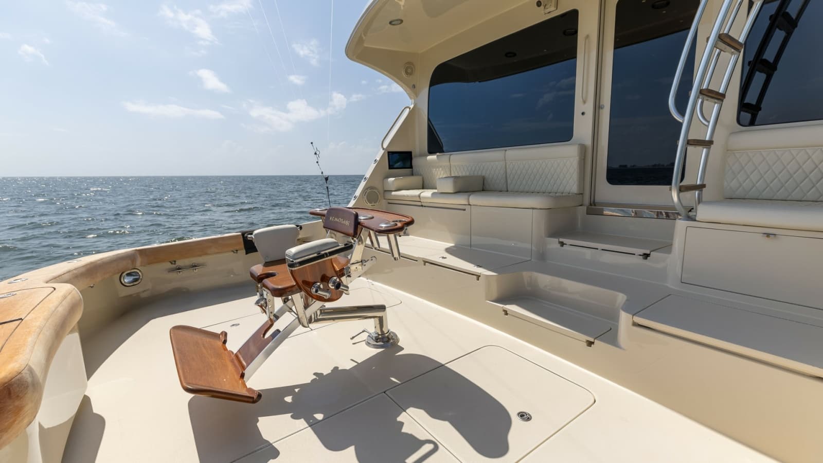 2007 Hatteras 68 Convertible - Photo 2