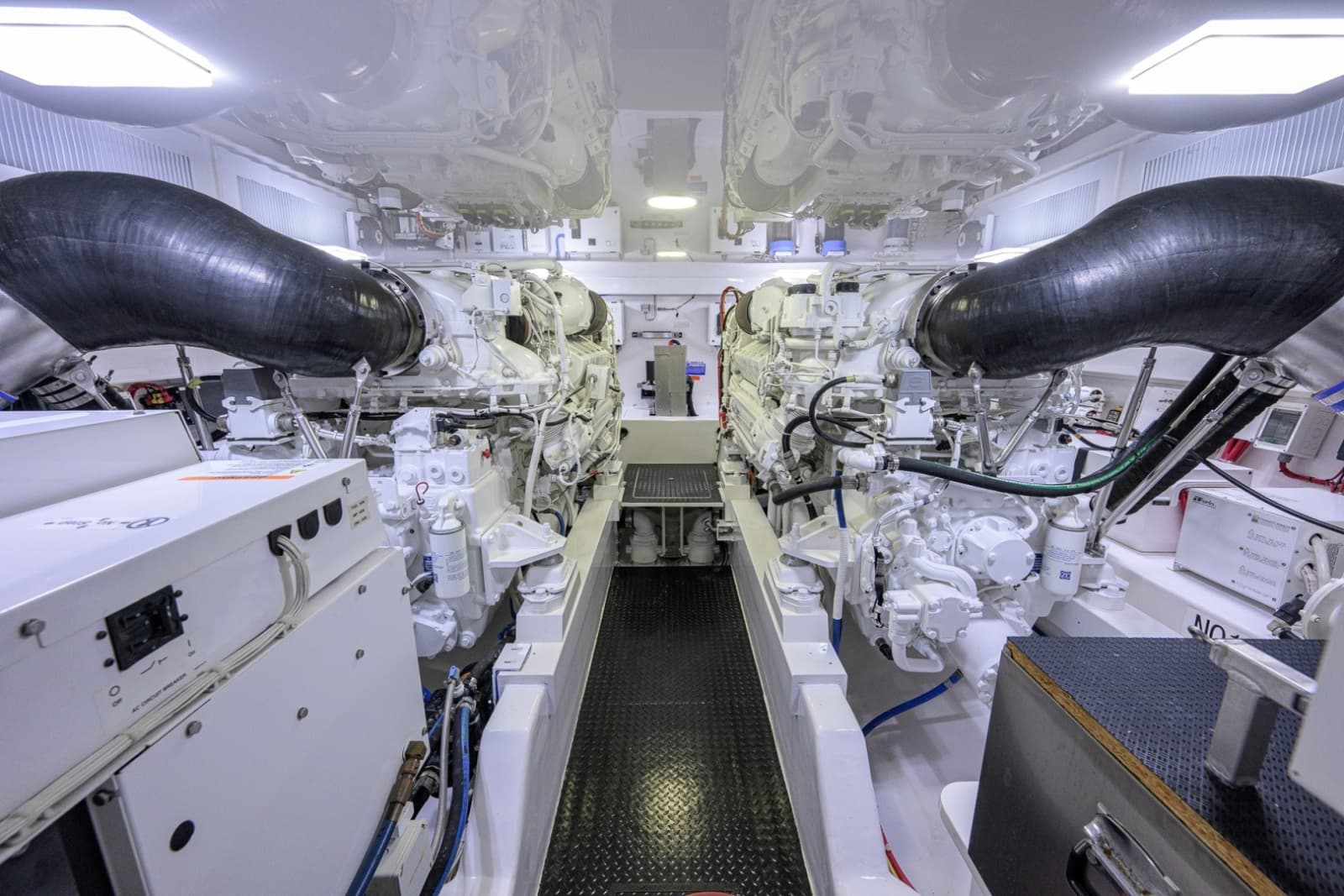 2021 Viking 58 Convertible - Photo 29