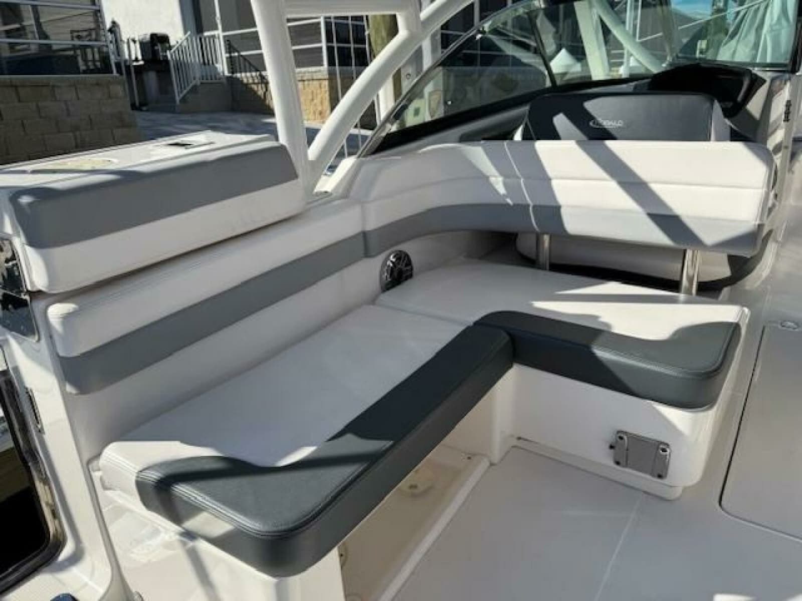 2021 Robalo R317 - Photo 3