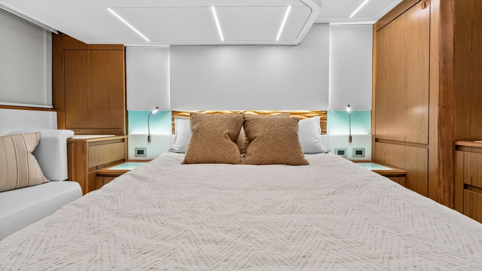 2025 Tiara Yachts EX 60 - Photo 28