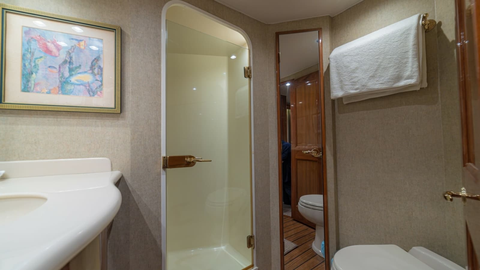 2005 Viking 61 Convertible - Photo 36