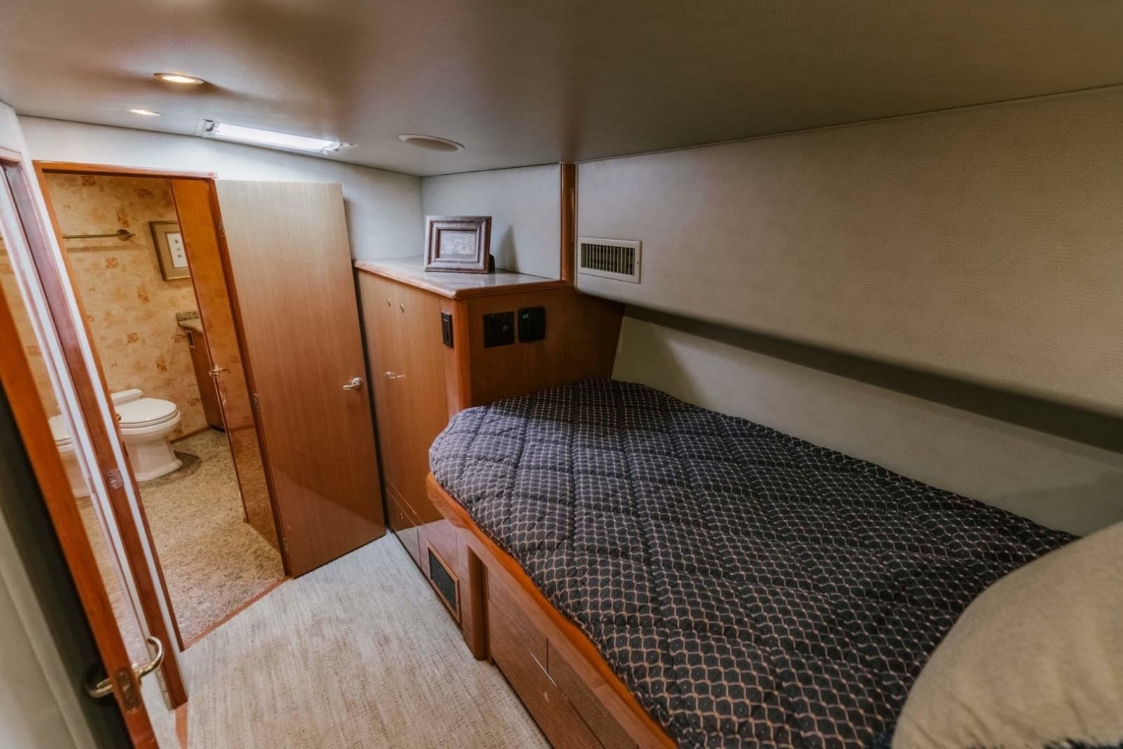 2003 Viking 56 Convertible - Photo 43