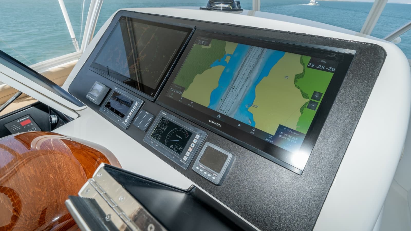 2017 Viking 55 Convertible - Photo 34