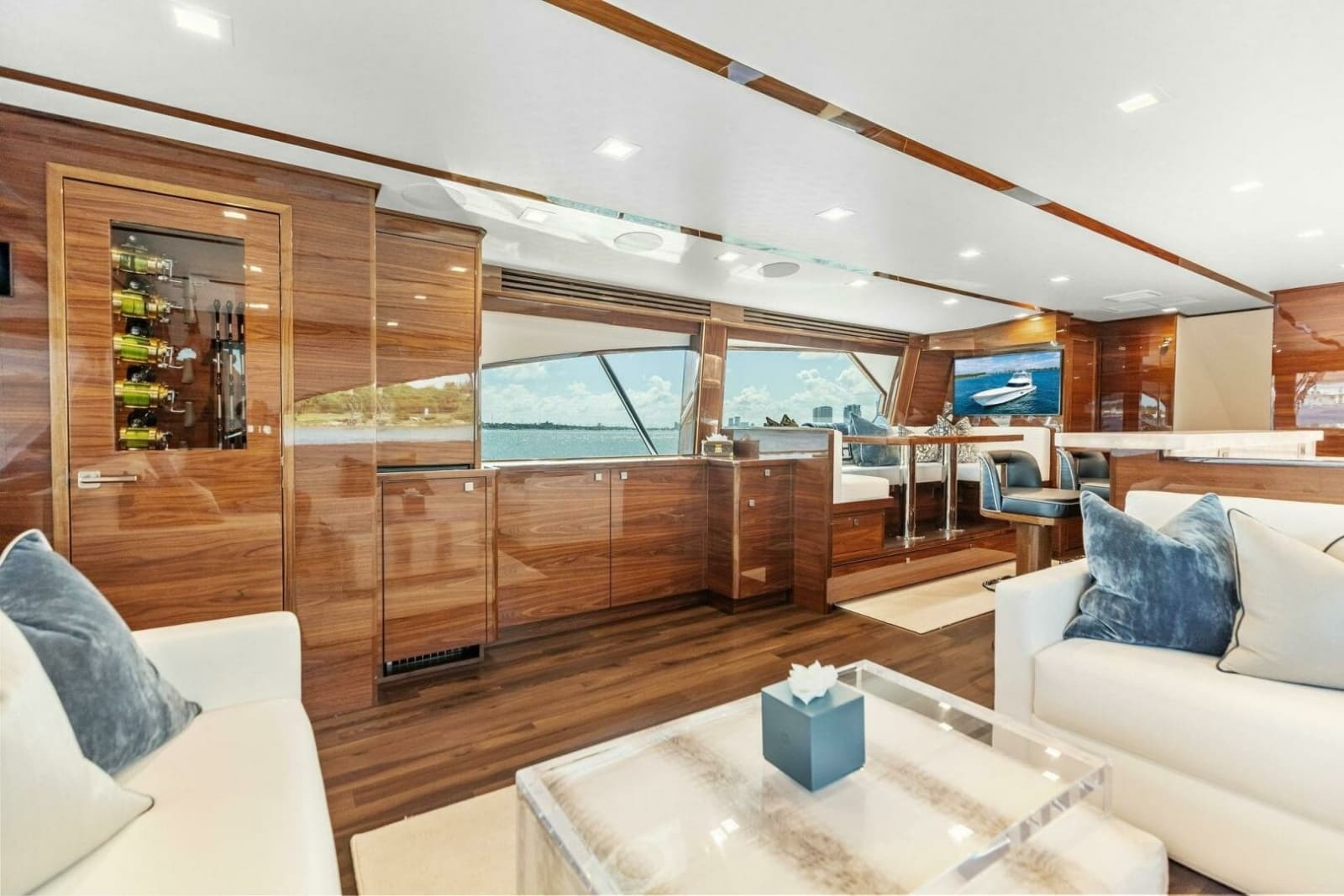2026 Viking 82 Convertible - Photo 19