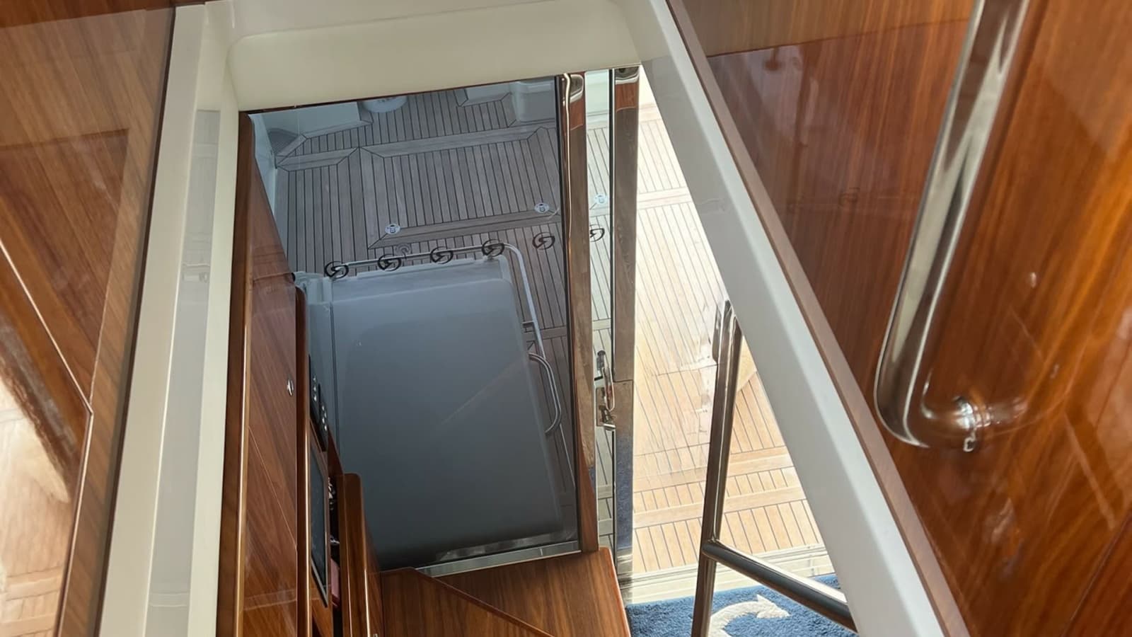 2021 Riviera 57 Enclosed Bridge - Photo 29
