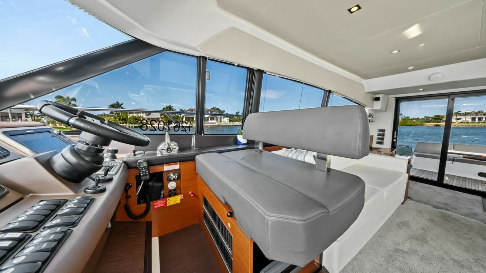 2015 Prestige 550 - Photo 31