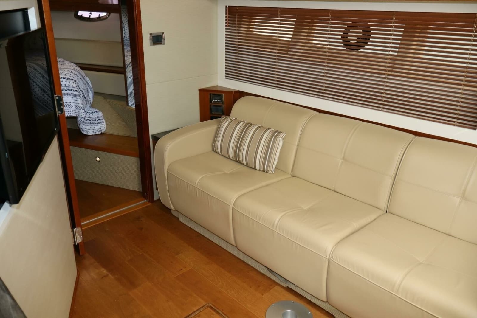 2015 Sea Ray 410 Sundancer - Photo 11