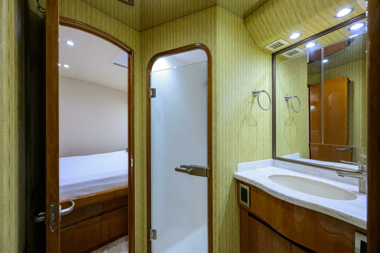 2014 Viking 76 Enclosed Bridge - Photo 35