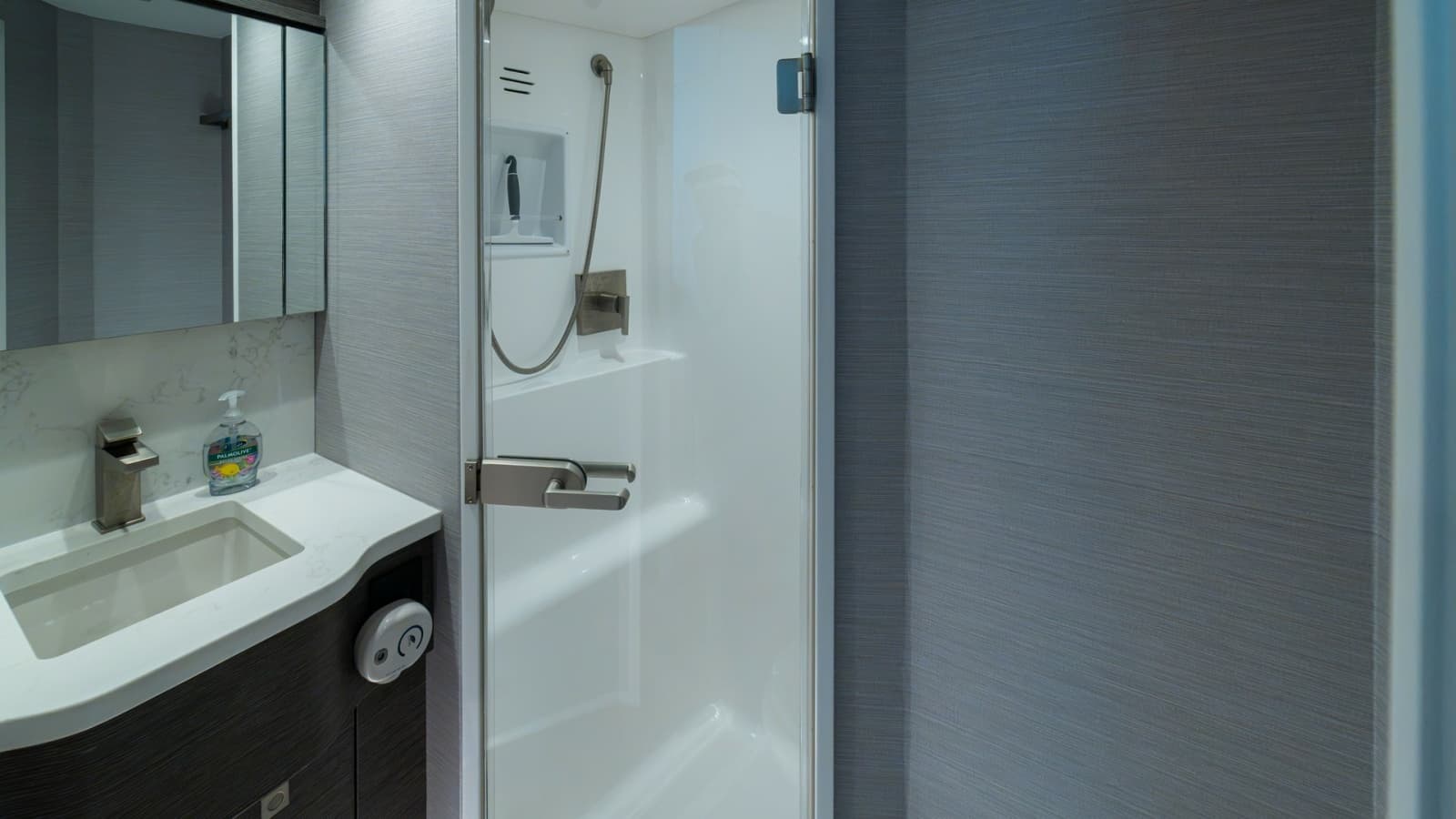 2024 Viking 64 Convertible - Photo 37