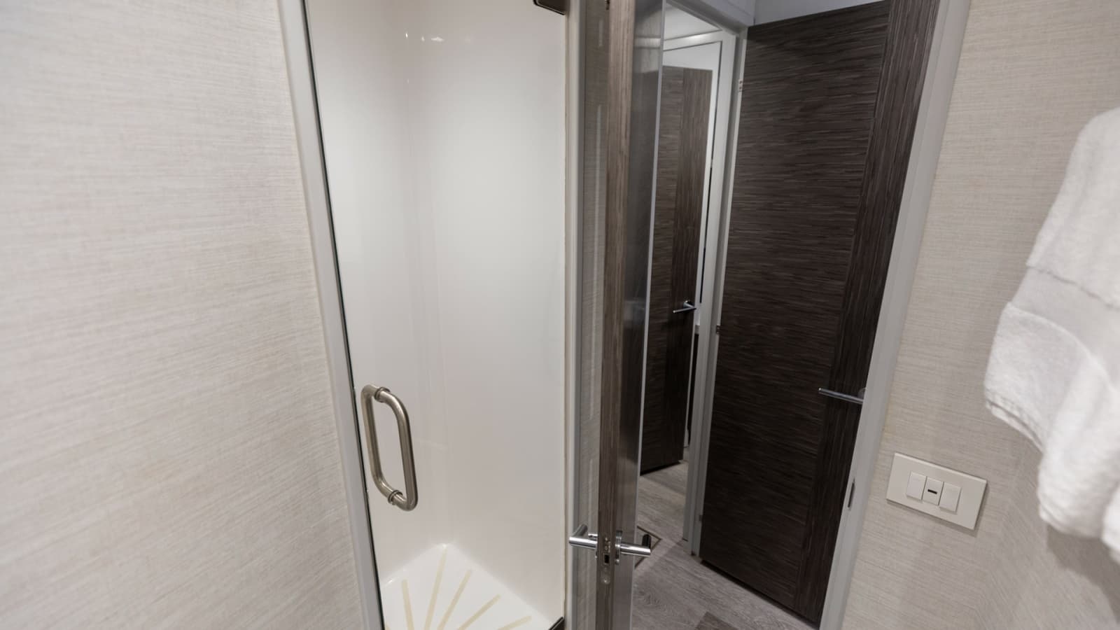 2021 Hatteras 65 GT - Photo 29