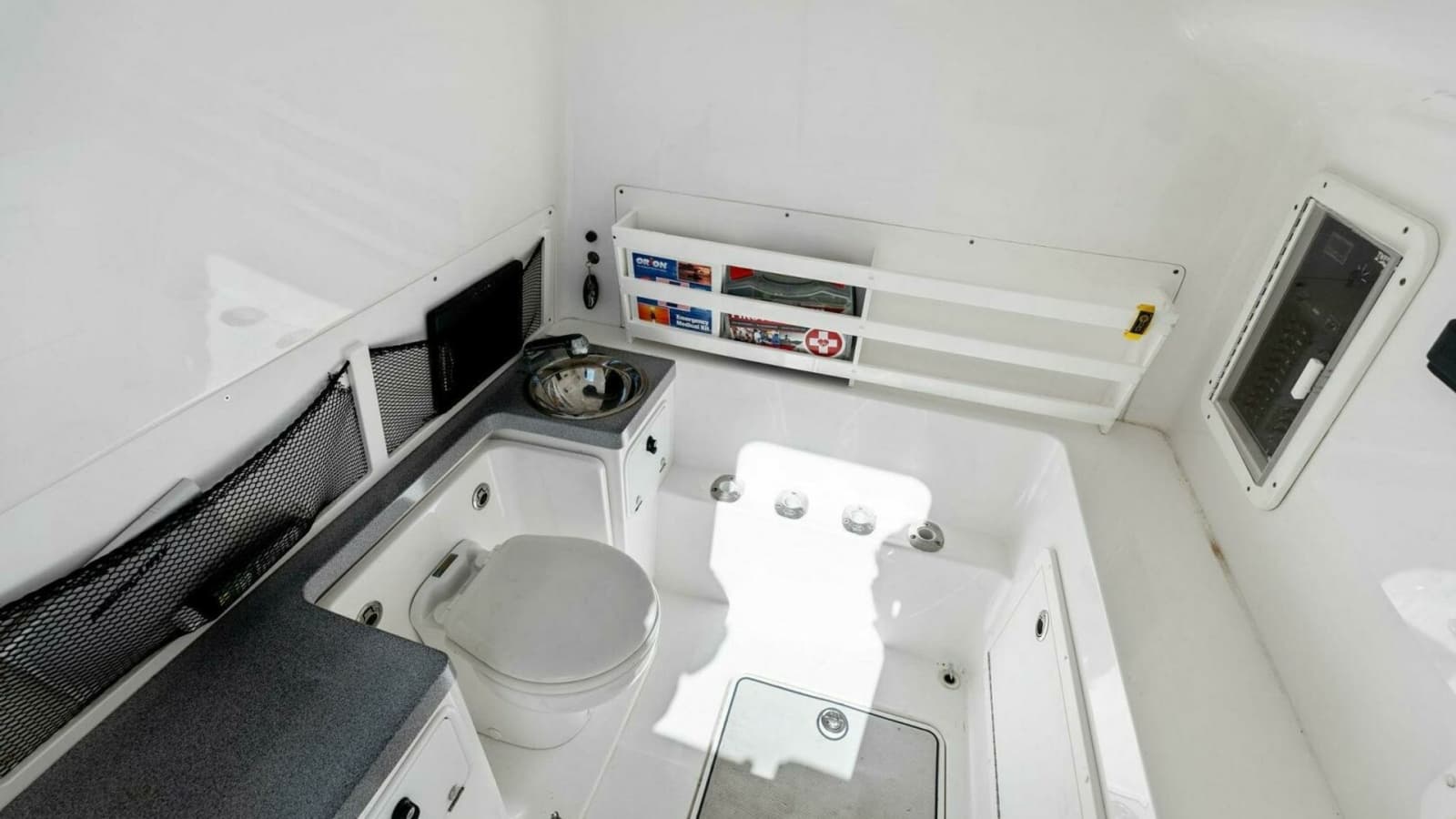 2019 Invincible 42 Open Fisherman - Photo 18