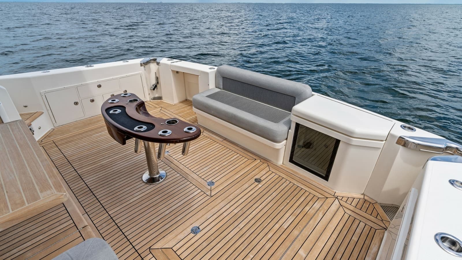 2021 Riviera 57 Enclosed Bridge - Photo 25