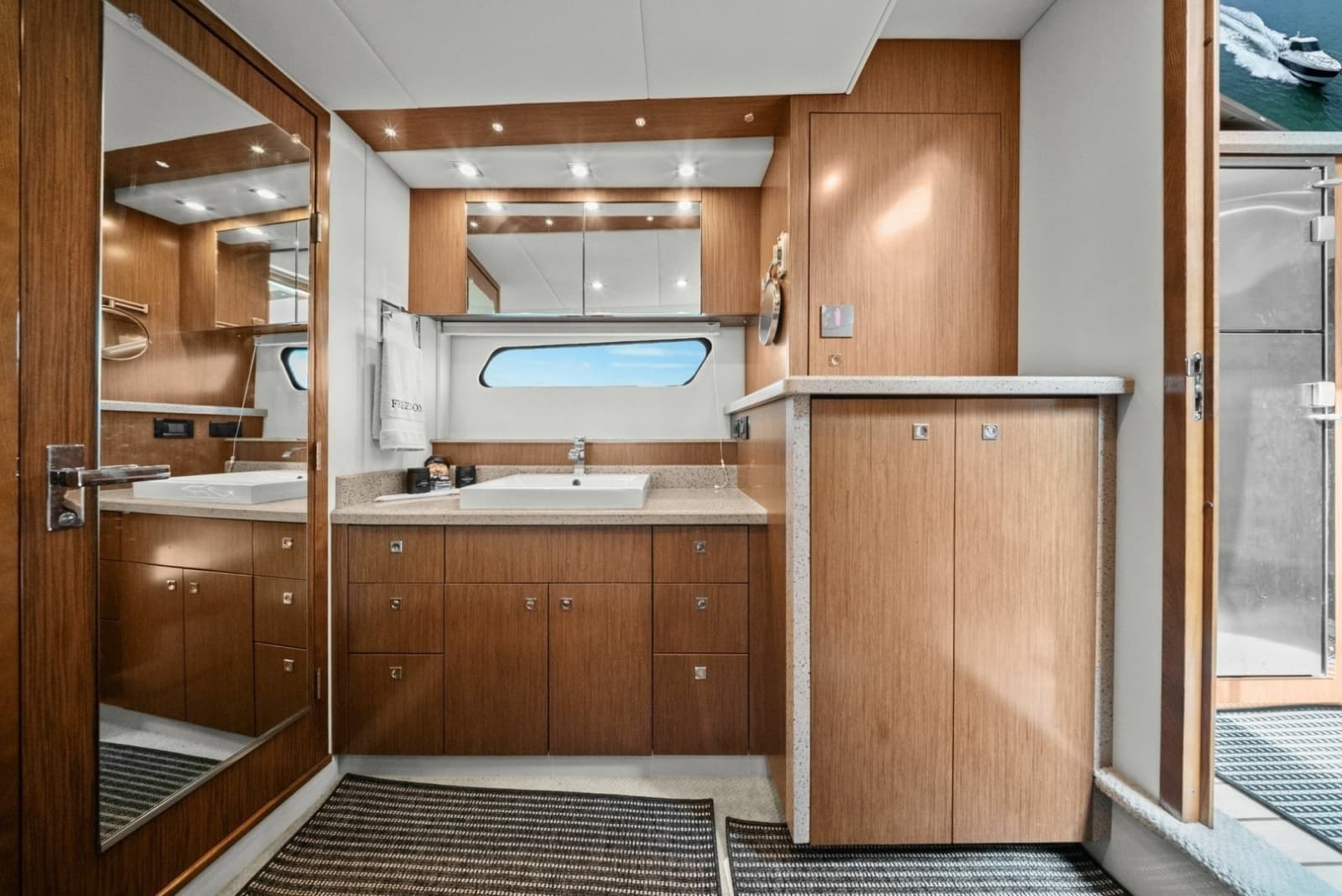 2014 Cruisers Yachts 48 Cantius - Photo 32