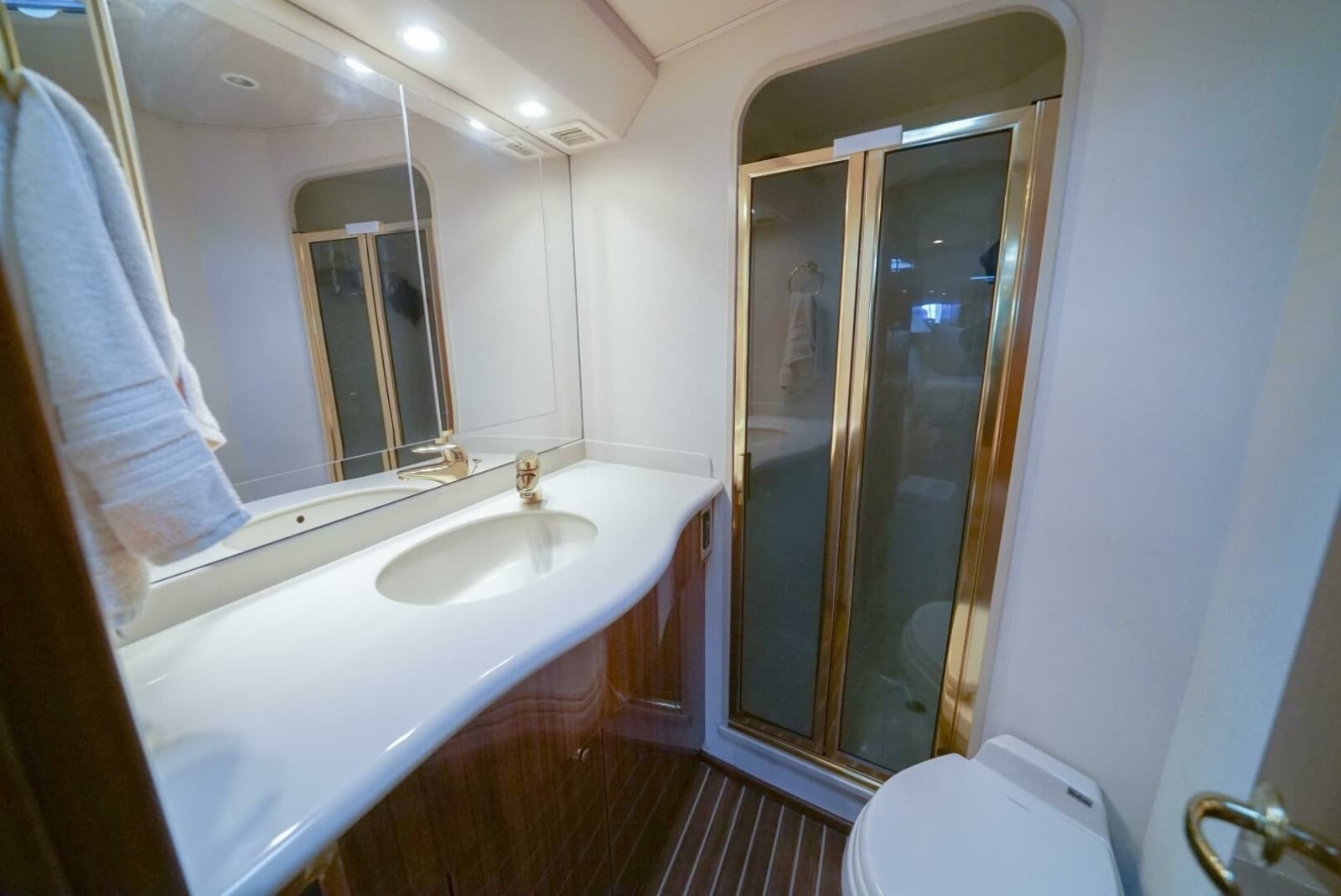 2007 Viking 45 Convertible - Photo 16