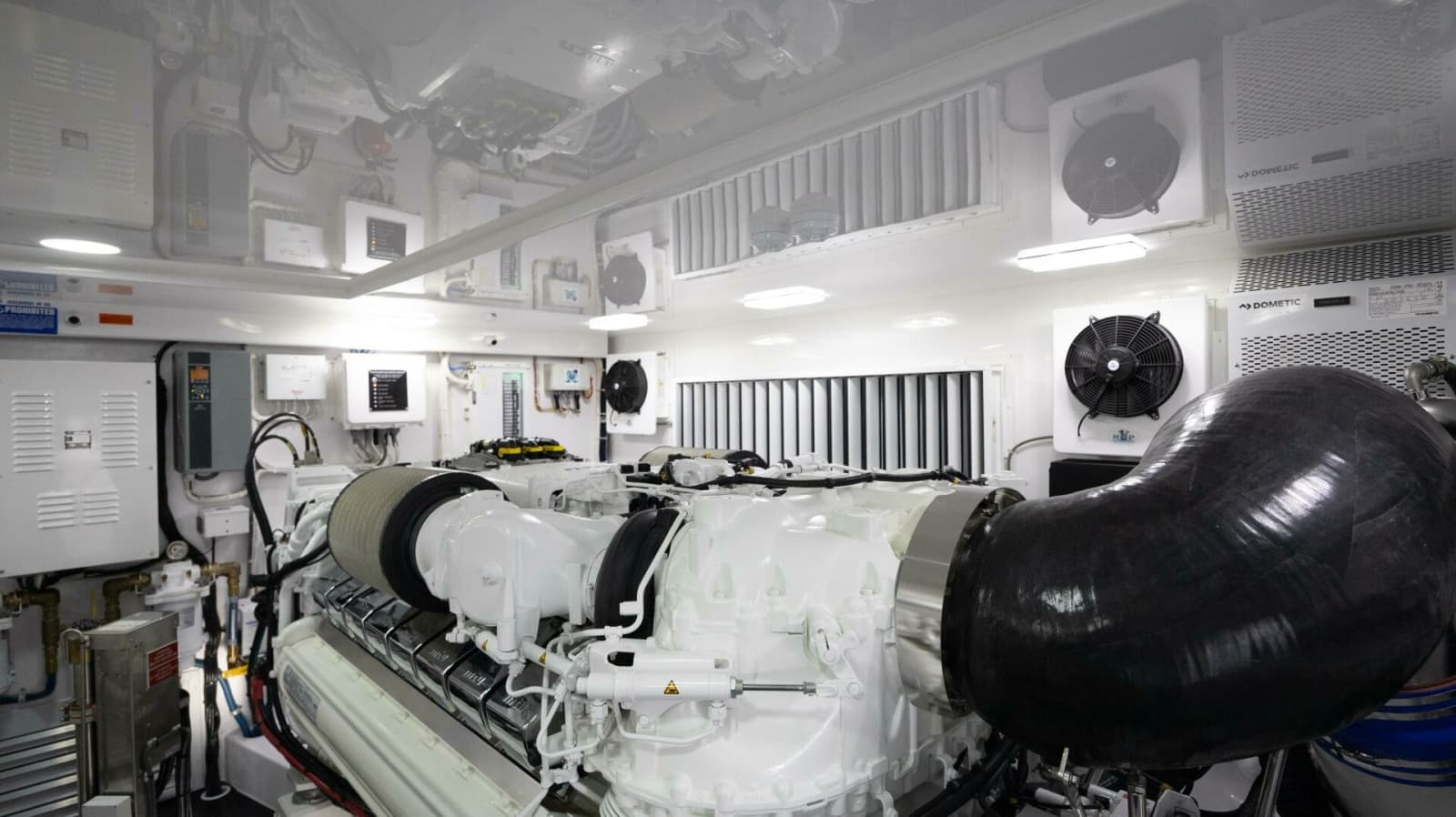 2025 Viking 82 Convertible - Photo 63