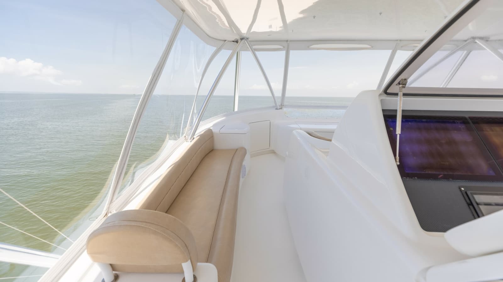 2016 Viking 80 Convertible - Photo 50