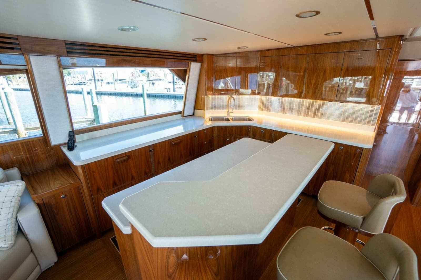 2021 Viking 72 Enclosed Bridge - Photo 9