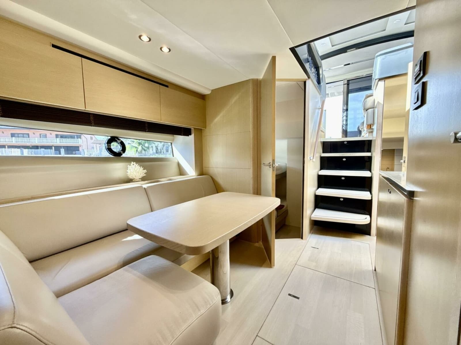 2017 Princess V58 - Photo 19