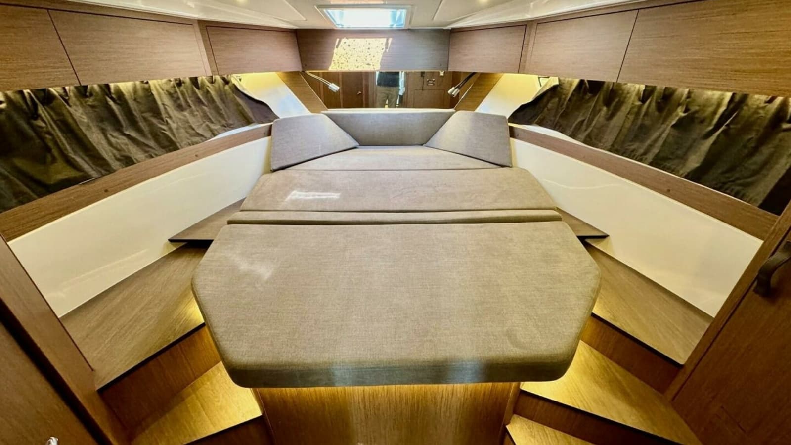 2022 Beneteau Antares 11 - Photo 11