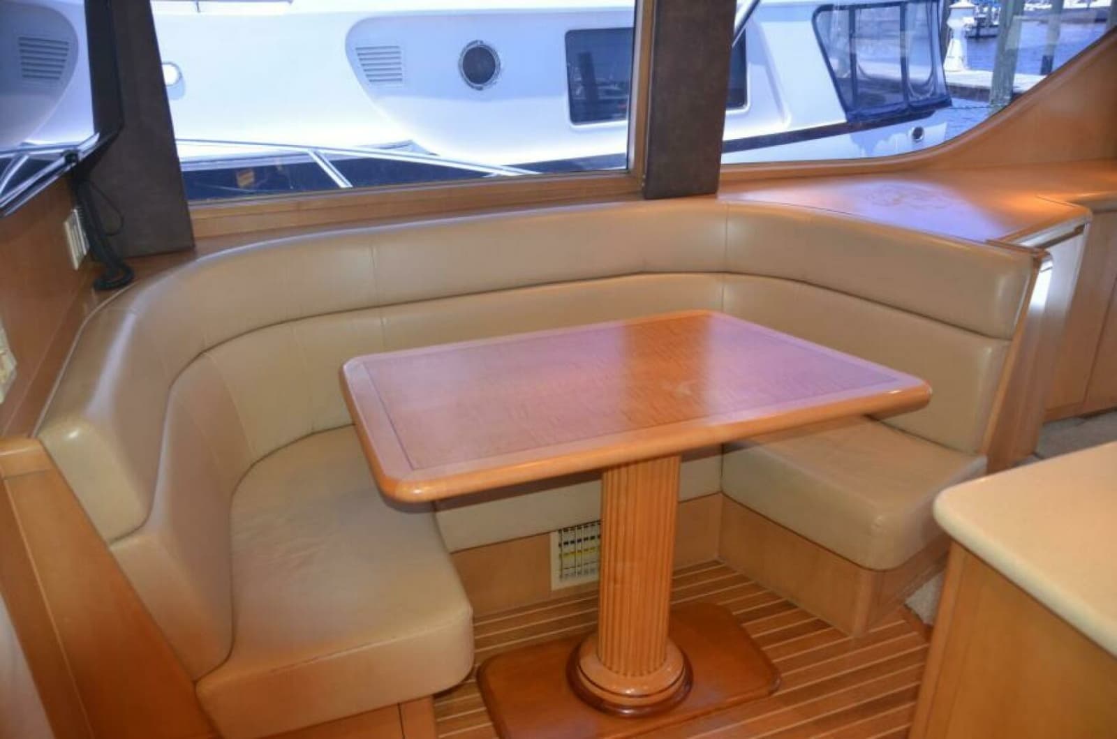 1999 Hatteras 60 Convertible - Photo 9